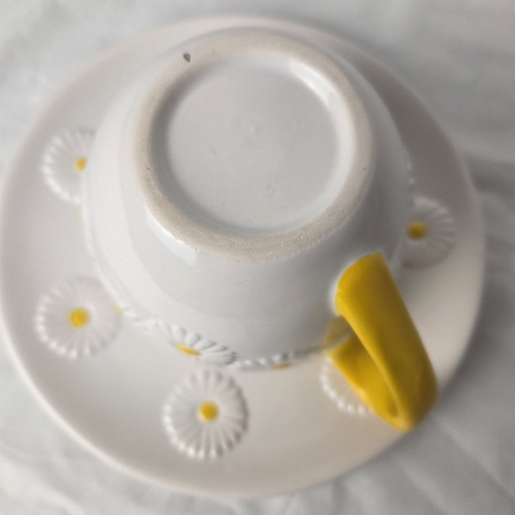 Bluebird & Willow Daisy Teacup & Saucer | Yellow Handle | Stoneware Spring - Picture 3 of 14